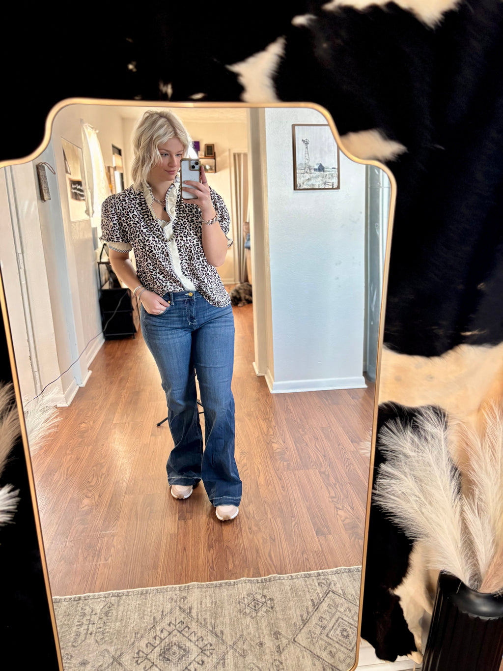 Cheeta V Neck Puff Sleeve Blouse